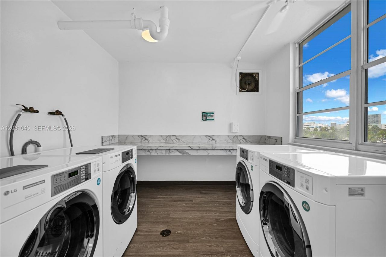 300 Bayview Dr , Unit 211, Sunny Isles Beach, FL 33160 Photo