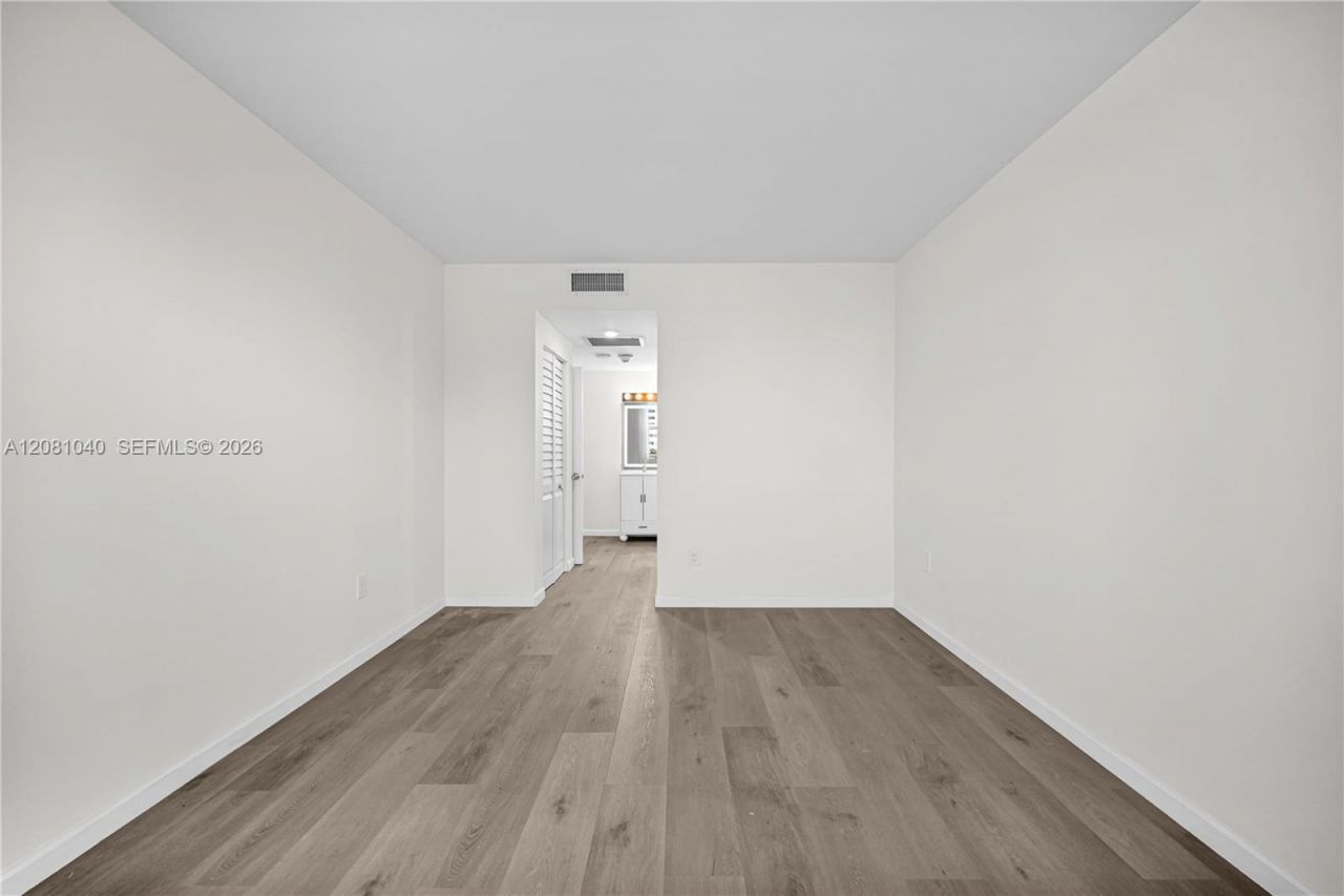 300 Bayview Dr , Unit 211, Sunny Isles Beach, FL 33160 Photo