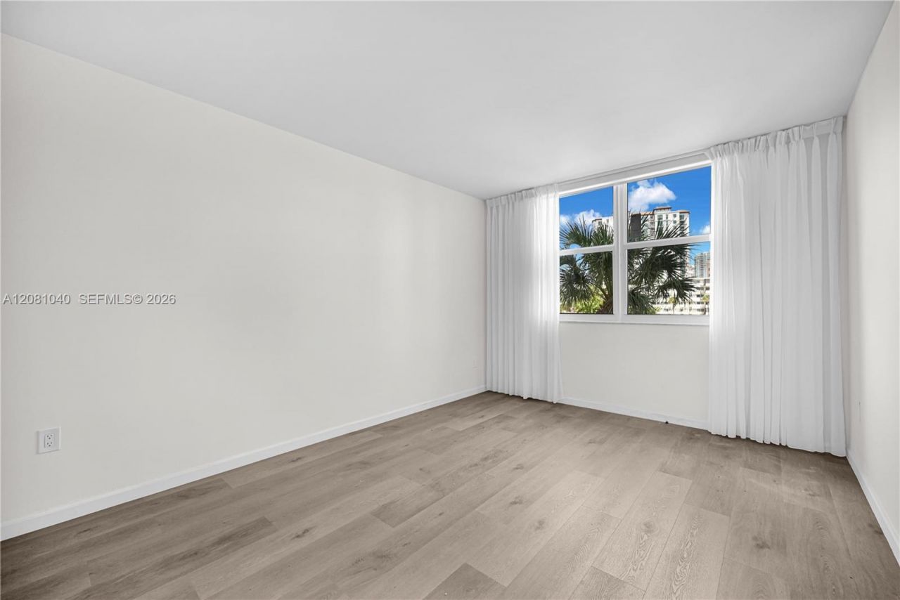 300 Bayview Dr , Unit 211, Sunny Isles Beach, FL 33160 Photo