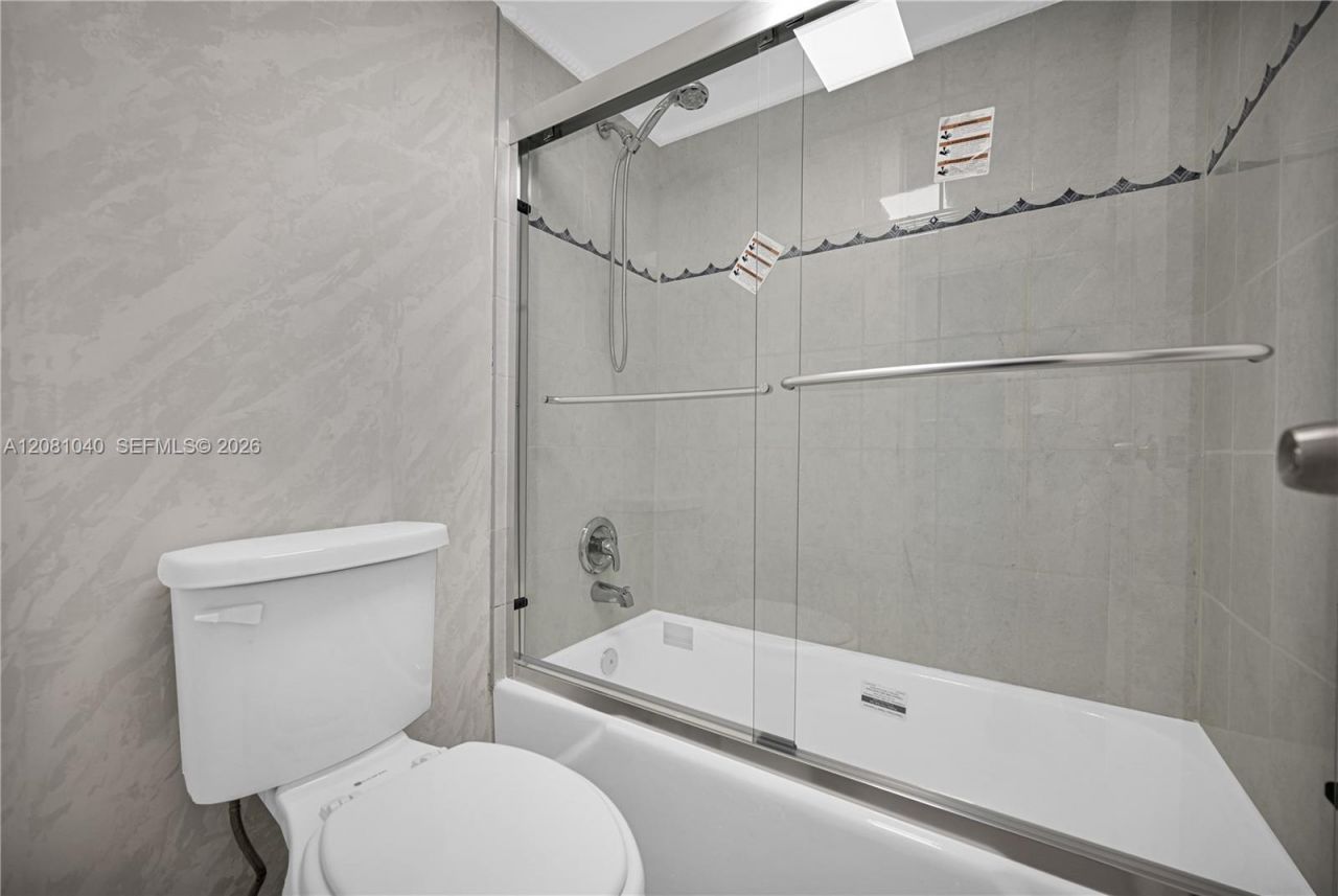 300 Bayview Dr , Unit 211, Sunny Isles Beach, FL 33160 Photo