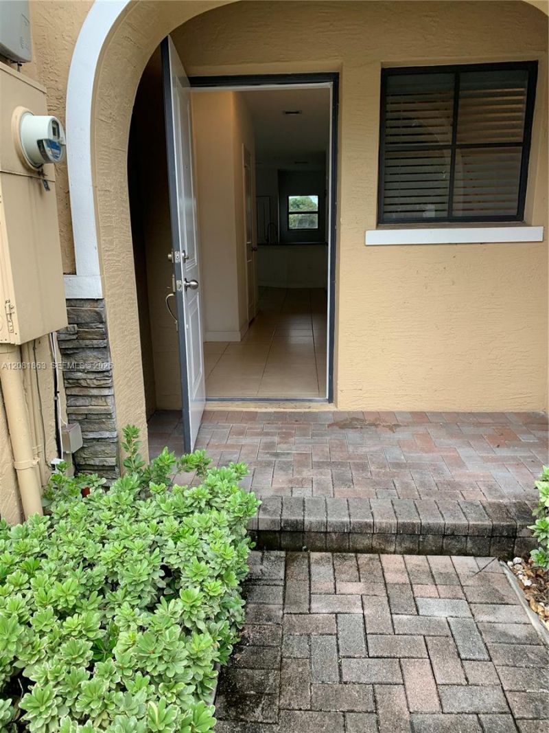429 NE 194th Ter , Unit 429, Miami, FL 33179 Photo