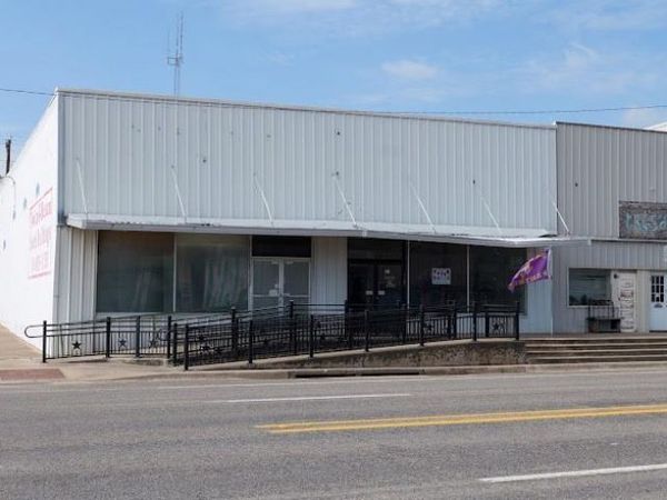 401 E Texas Avenue , Mart, TX 76664