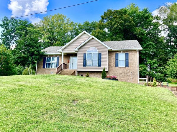 2312 Woodmont Dr , Springfield, TN 37172
