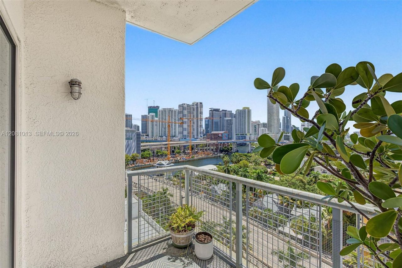 10 SW South River Dr , Unit 1106, Miami, FL 33130 Photo