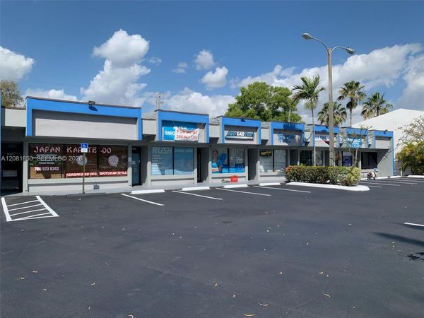 17122 W Dixie Hwy , North Miami Beach, FL 33160