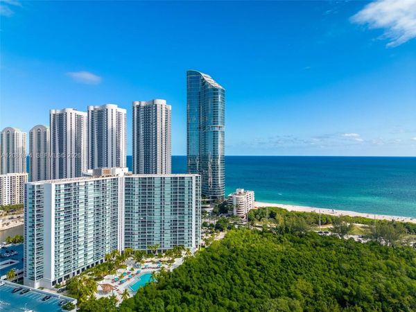 100 Bayview Dr, Unit 1428, Sunny Isles Beach, FL 33160