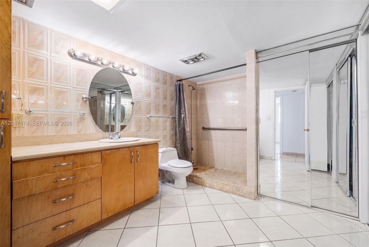 100 Bayview Dr, Unit 1428, Sunny Isles Beach, FL 33160 Photo