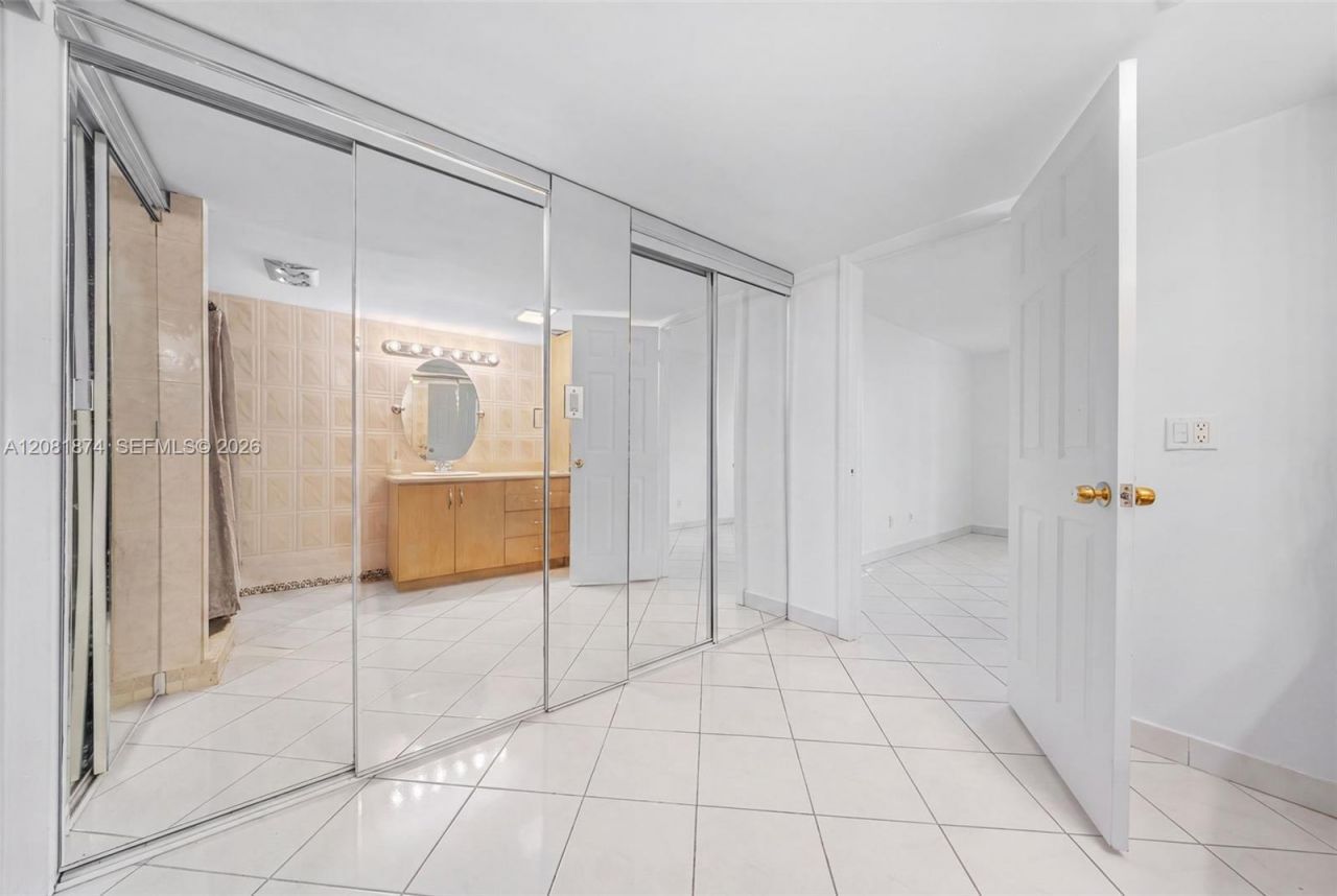 100 Bayview Dr, Unit 1428, Sunny Isles Beach, FL 33160 Photo