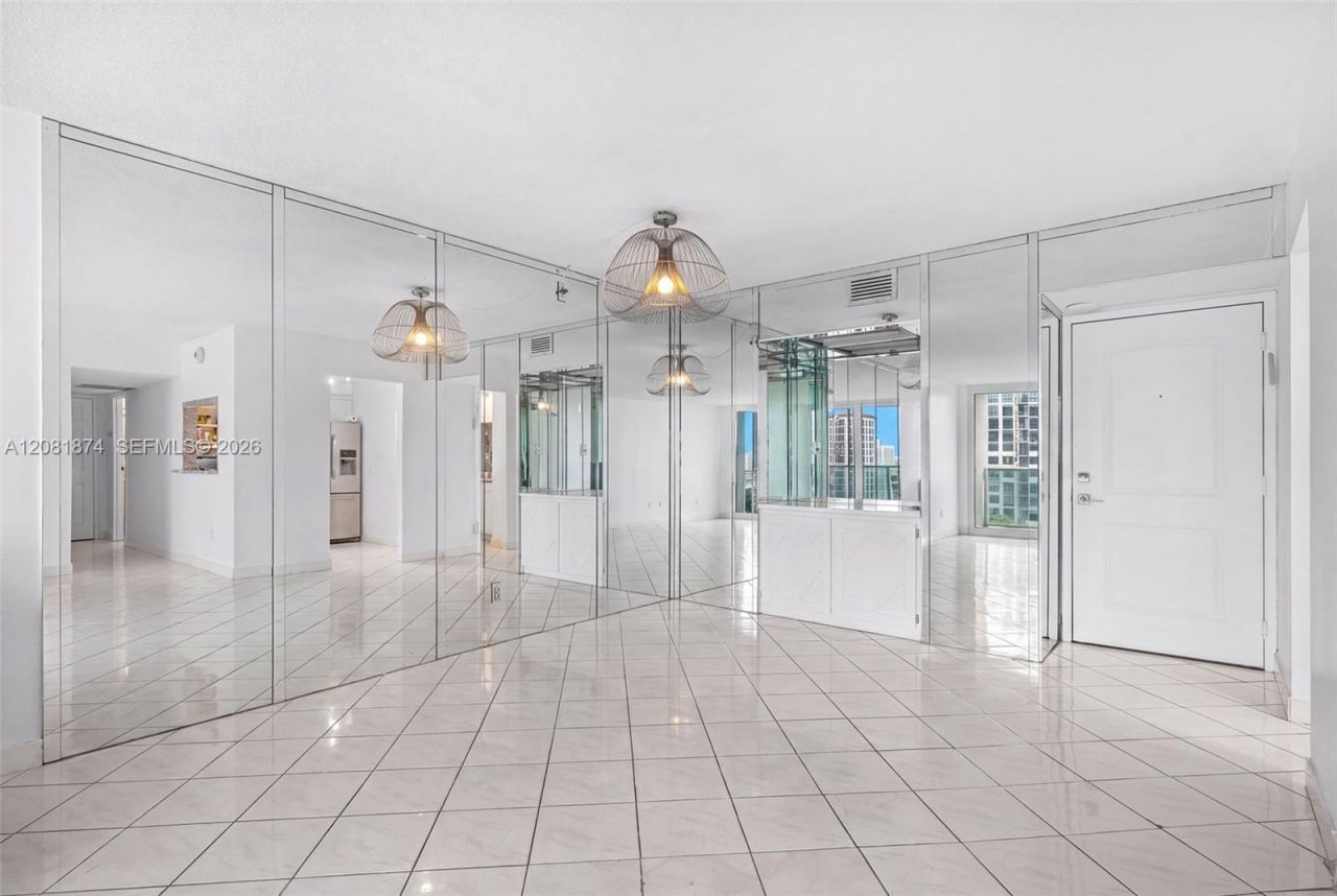100 Bayview Dr, Unit 1428, Sunny Isles Beach, FL 33160 Photo