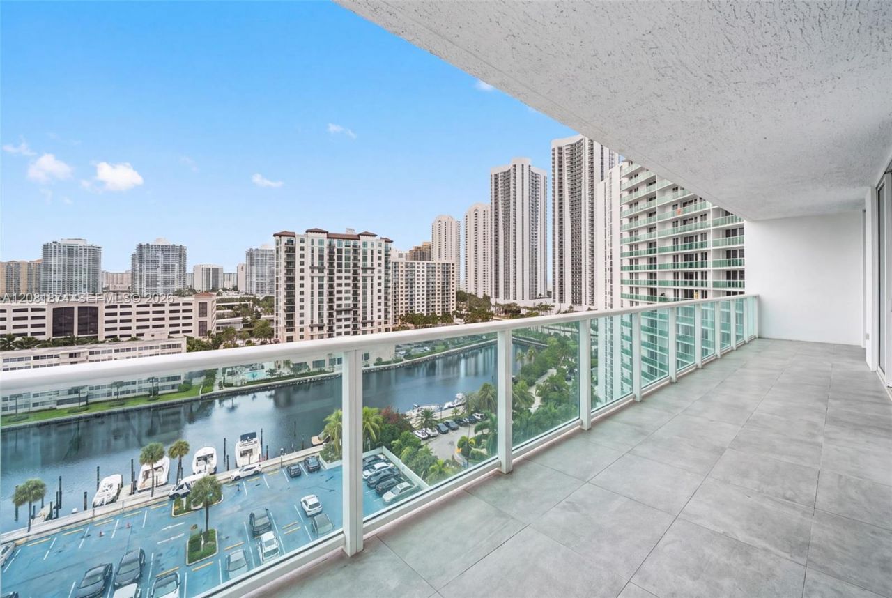 100 Bayview Dr, Unit 1428, Sunny Isles Beach, FL 33160 Photo