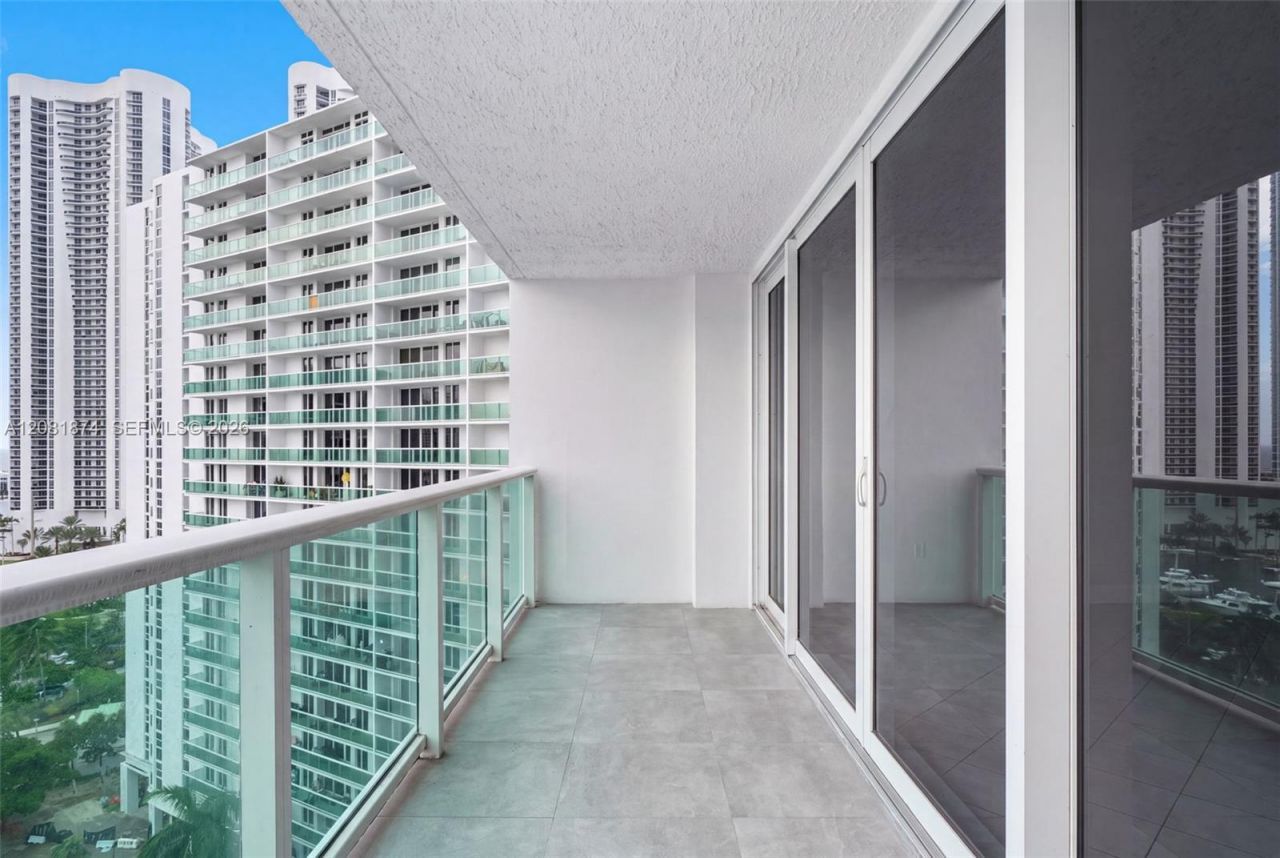 100 Bayview Dr, Unit 1428, Sunny Isles Beach, FL 33160 Photo