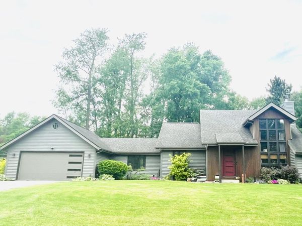 632 Woodstone Path , Valparaiso, IN 46385