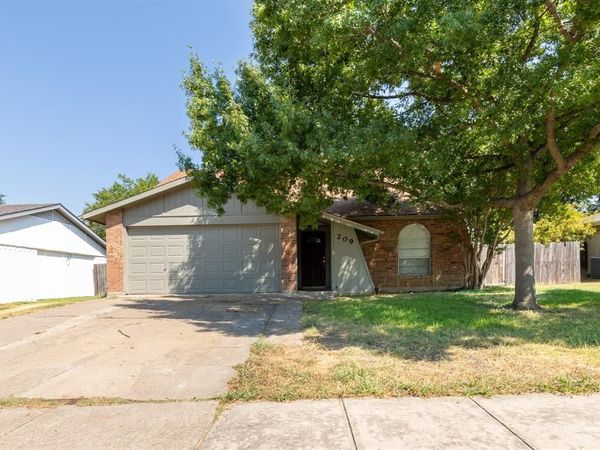 209 Pebblebrook Street, Arlington, TX 76014