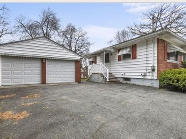96 Cheever Avenue, Dracut, MA 01826