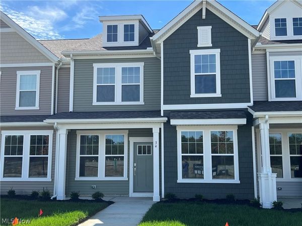 34 Paige Lane, Hudson, OH 44236