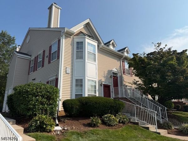 30 Columbus Dr, Franklin, NJ 08823