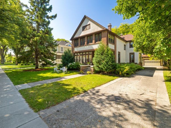 911 8th Street S, Fargo, ND 58103