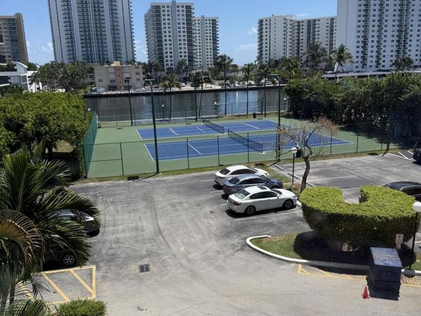 1000 PARKVIEW Drive, Unit 424, Hallandale Beach, FL 33009