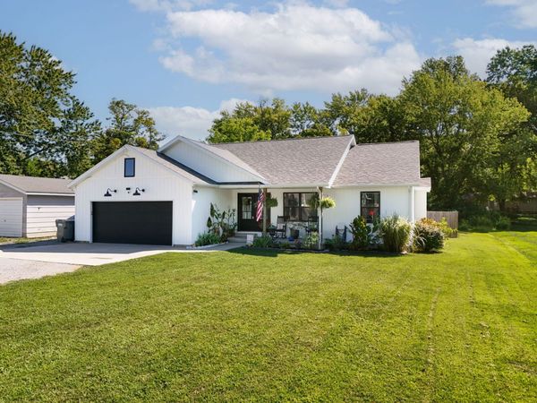 1304 Main Street , Carterville, IL 62918