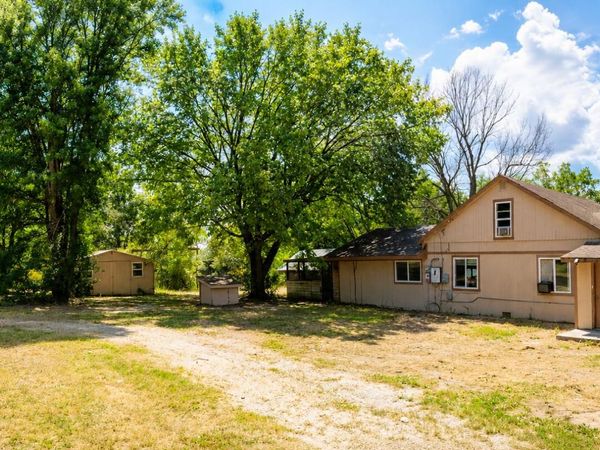 16307 Farm Road 2110 , Cassville, MO 65625