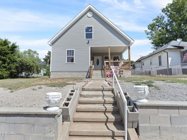 1117 Oak Street , Carthage, MO 64836