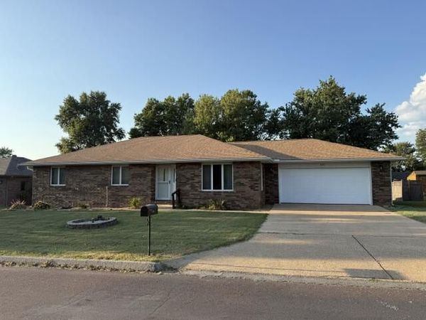 807 E 16th Street , Mountain Grove, MO 65711