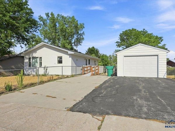 2614 COTTONTAIL RD, Sturgis, SD 57785