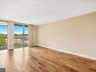 4600 S FOUR MILE RUN DRIVE, Unit 927, ARLINGTON, VA 22204