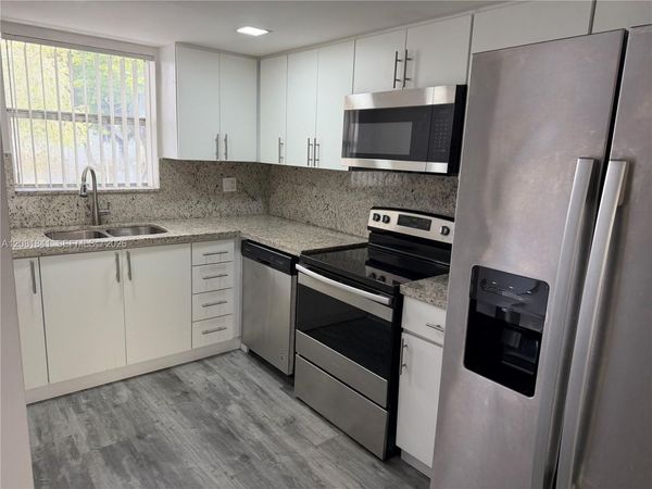9371 Fontainebleau Blvd , Unit I225, Miami, FL 33172