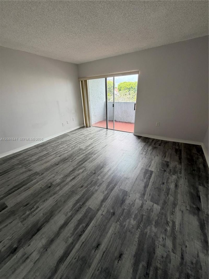 9371 Fontainebleau Blvd, Unit I225, Miami, FL 33172 Photo