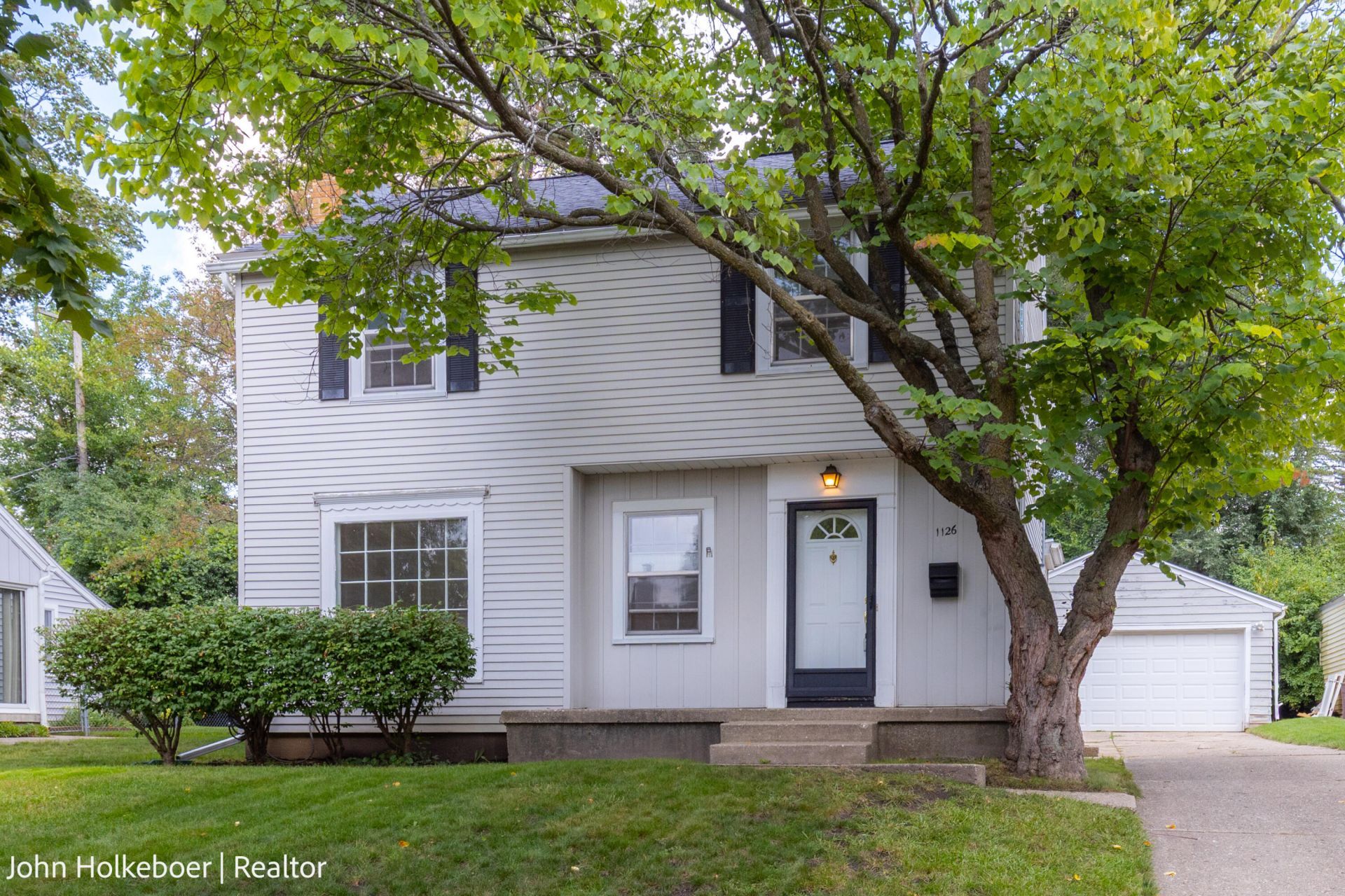 1126 Kenesaw Drive Se, East Grand Rapids, MI 49506 Main Photo