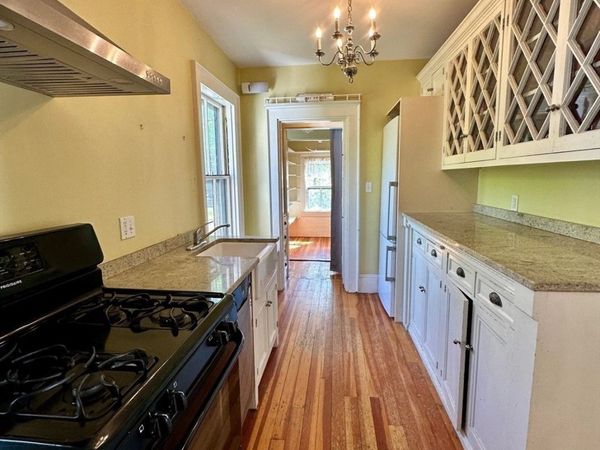 984 Chestnut St, Unit 2, Newton, MA 02464