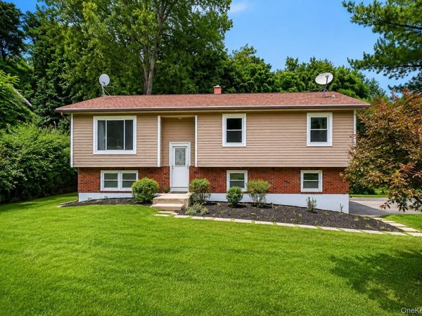 60 Sutton Park Road , Poughkeepsie, NY 12603