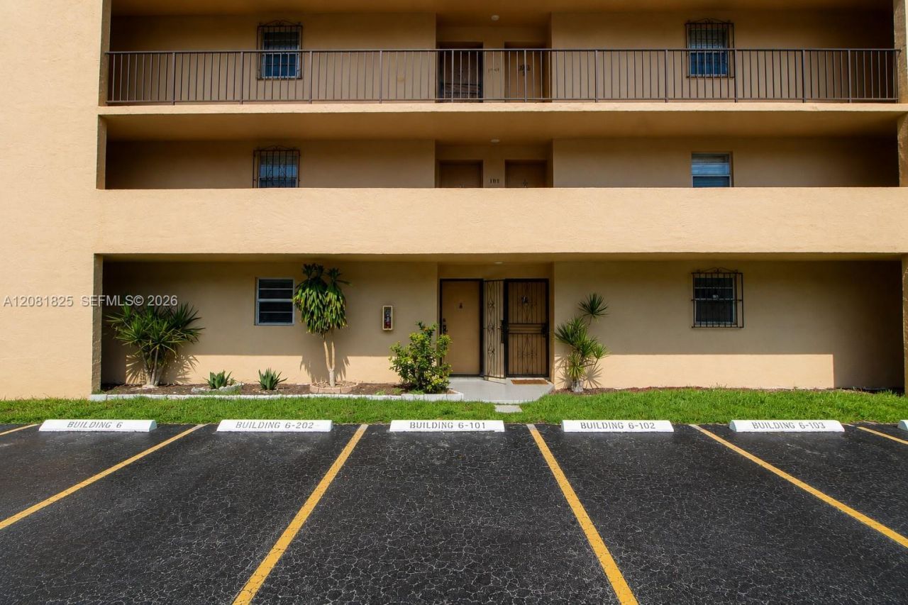 8895 Fontainebleau Blvd , Unit 103, Miami, FL 33172 Photo