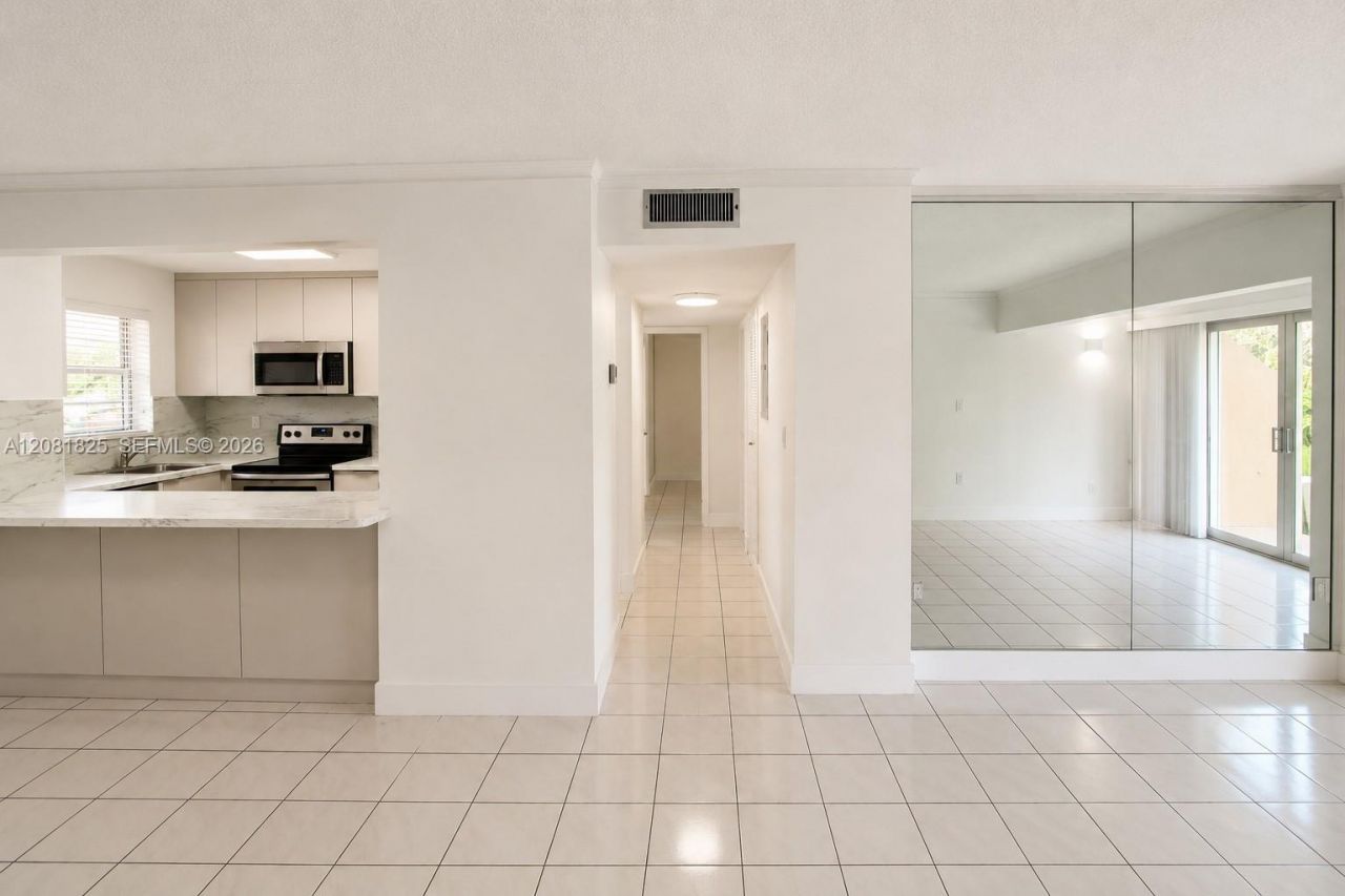8895 Fontainebleau Blvd , Unit 103, Miami, FL 33172 Photo
