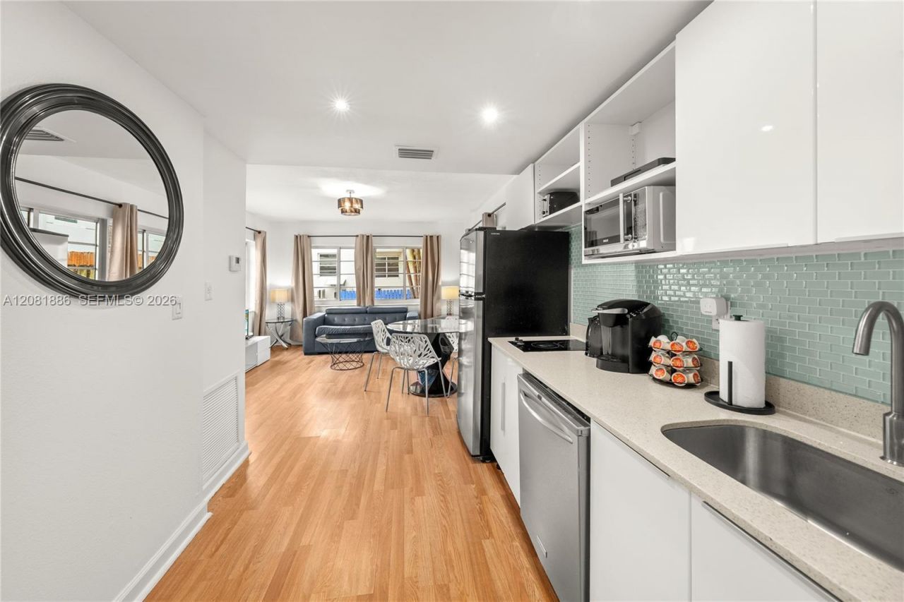 1032 Michigan Ave, Unit C, Miami Beach, FL 33139 Photo