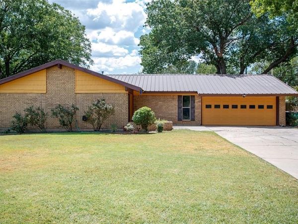 1009 W Edwards , Olney, TX 76374