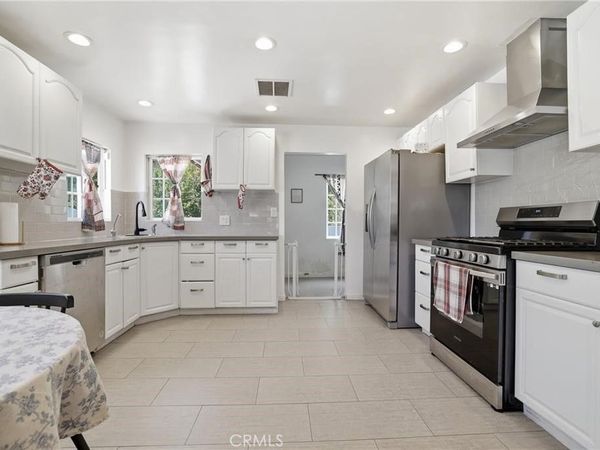 16775 Sierra Highway, Canyon Country, CA 91351