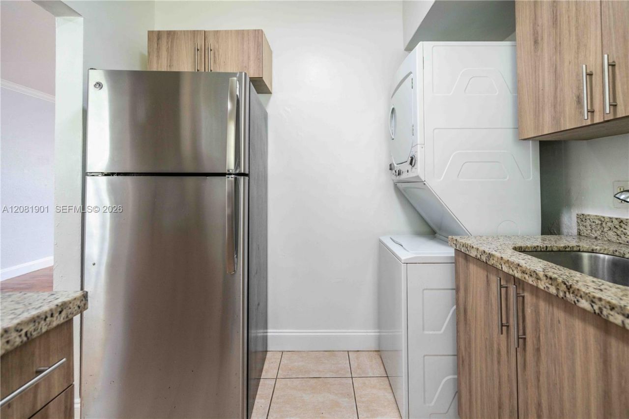 75 S Shore Dr, Unit 4B, Miami Beach, FL 33141 Photo
