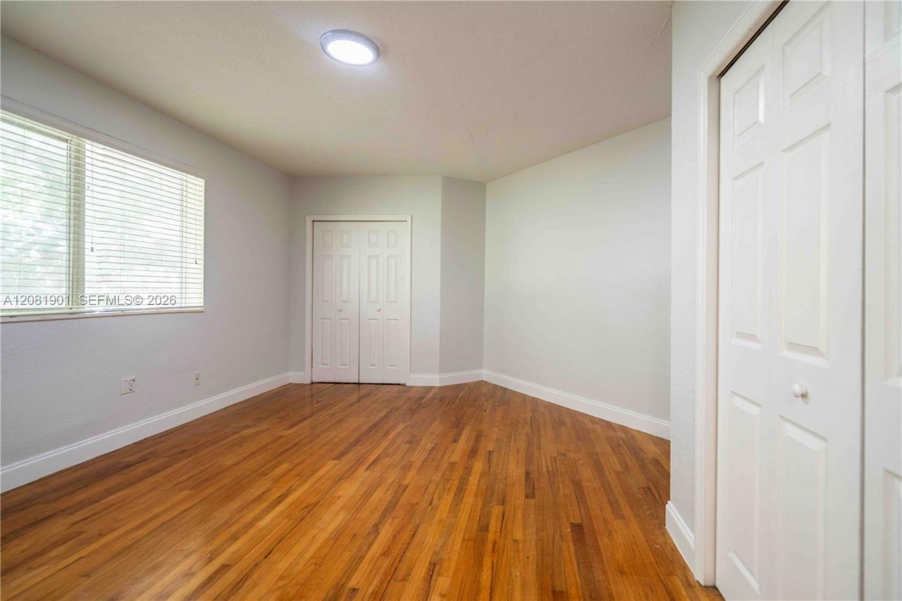 75 S Shore Dr, Unit 4B, Miami Beach, FL 33141 Photo