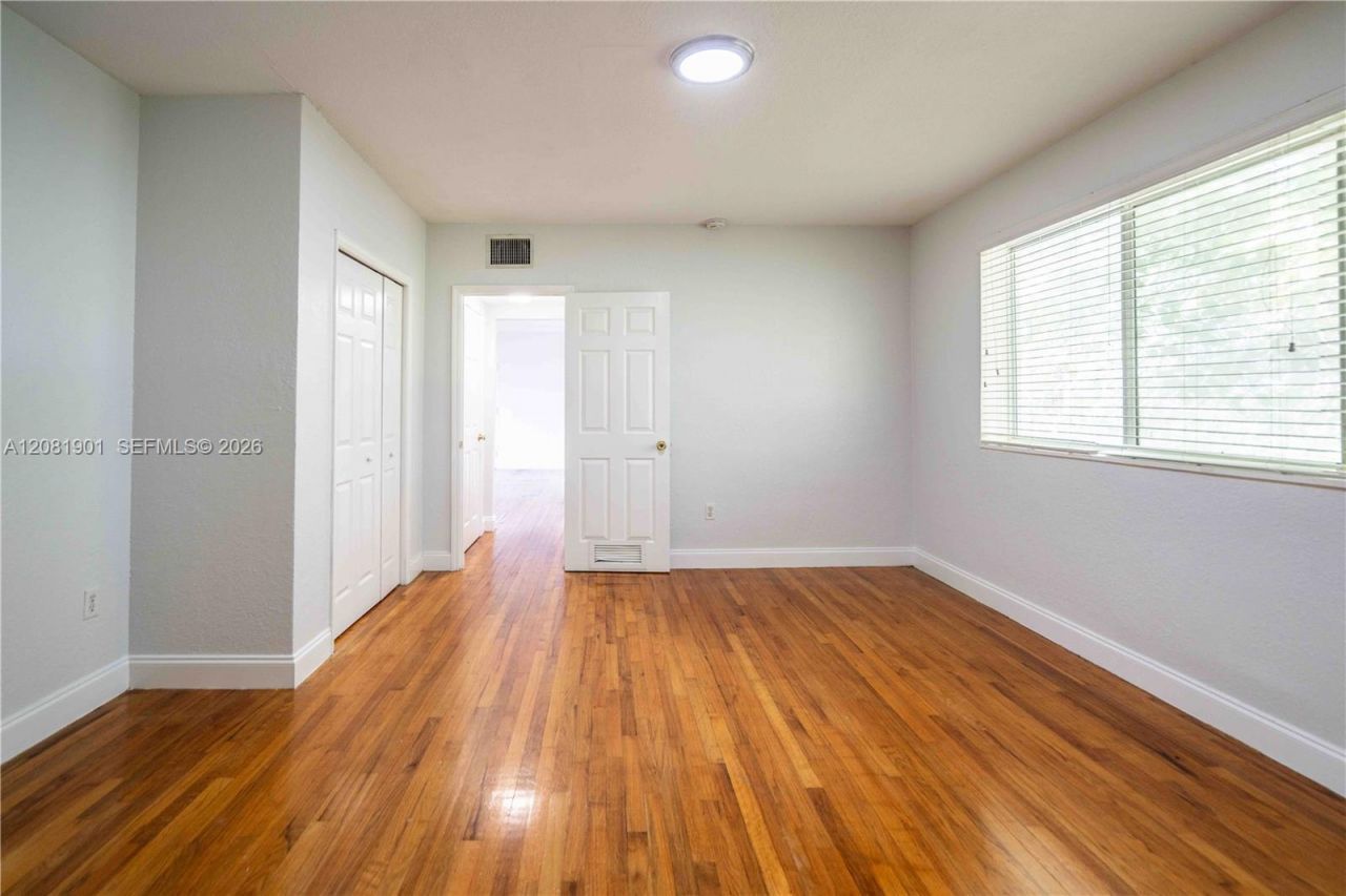 75 S Shore Dr, Unit 4B, Miami Beach, FL 33141 Photo