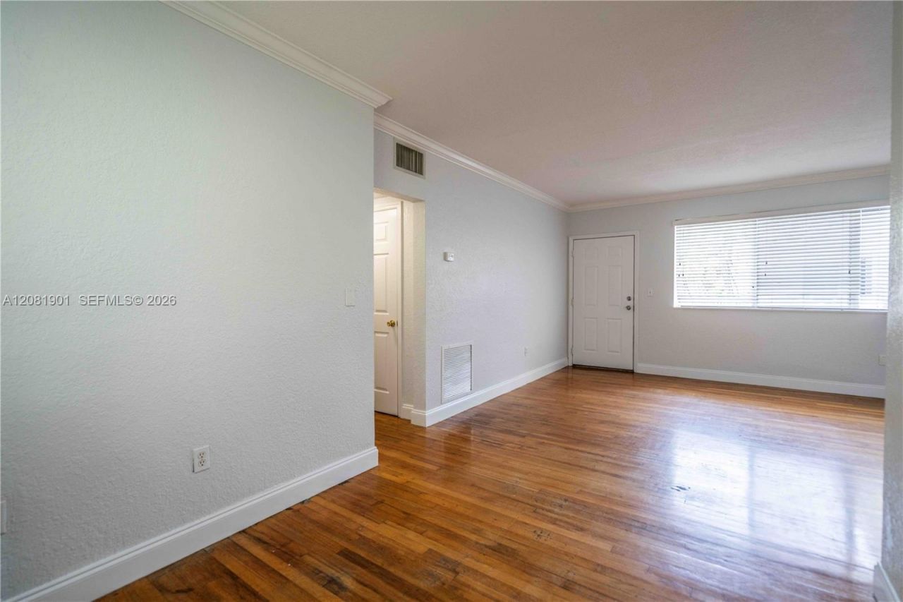 75 S Shore Dr, Unit 4B, Miami Beach, FL 33141 Photo
