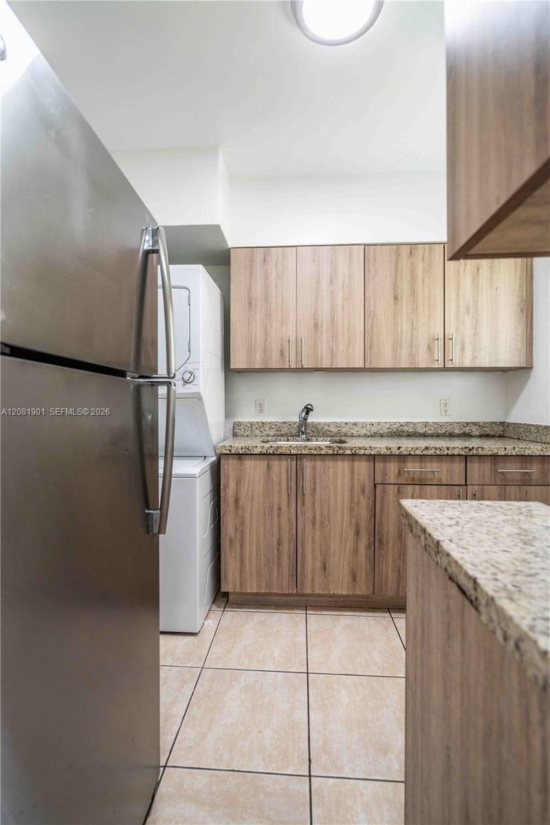 75 S Shore Dr, Unit 4B, Miami Beach, FL 33141 Photo