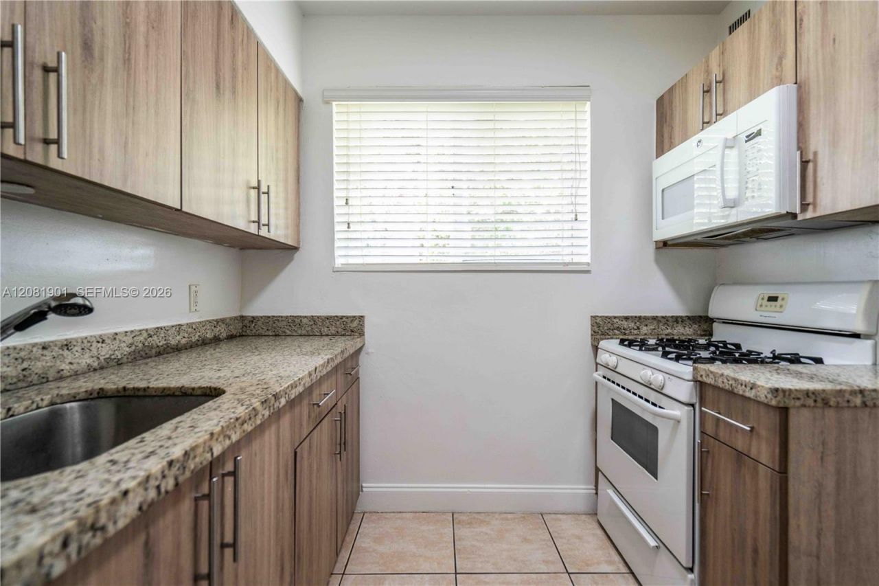 75 S Shore Dr, Unit 4B, Miami Beach, FL 33141 Photo
