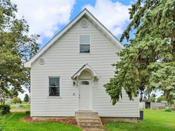 405 E Center St, Stanwood, IA 52337
