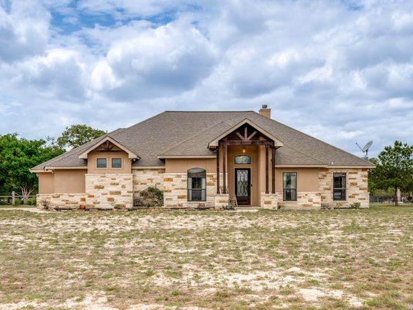 112 S ABREGO XING, Floresville, TX 78114