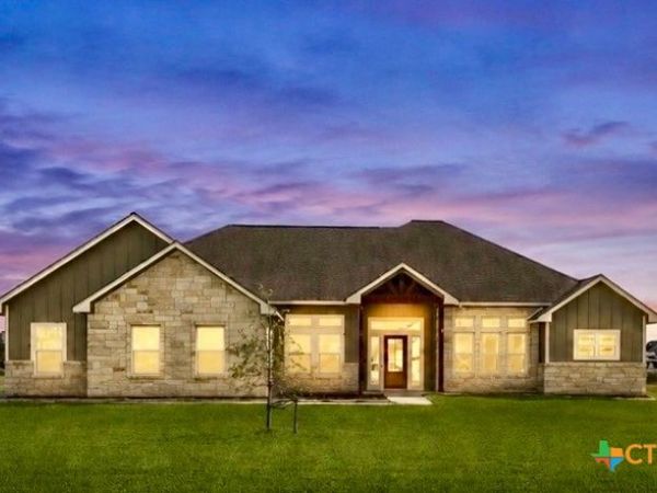 36 Meadow Creek Drive , Inez, TX 77968