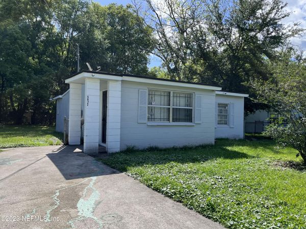 5823 IRIS Boulevard, Jacksonville, FL 32209