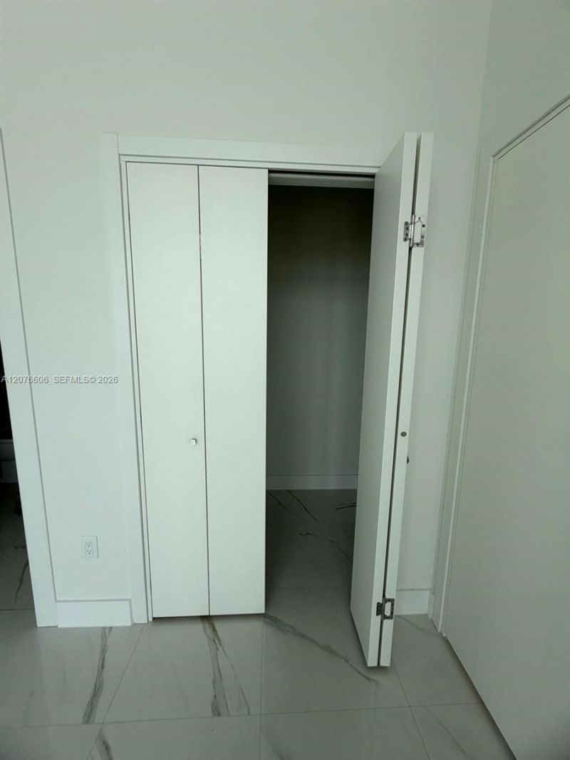1170 E Hallandale Beach Blvd, Unit 607, Hallandale Beach, FL 33009 Photo