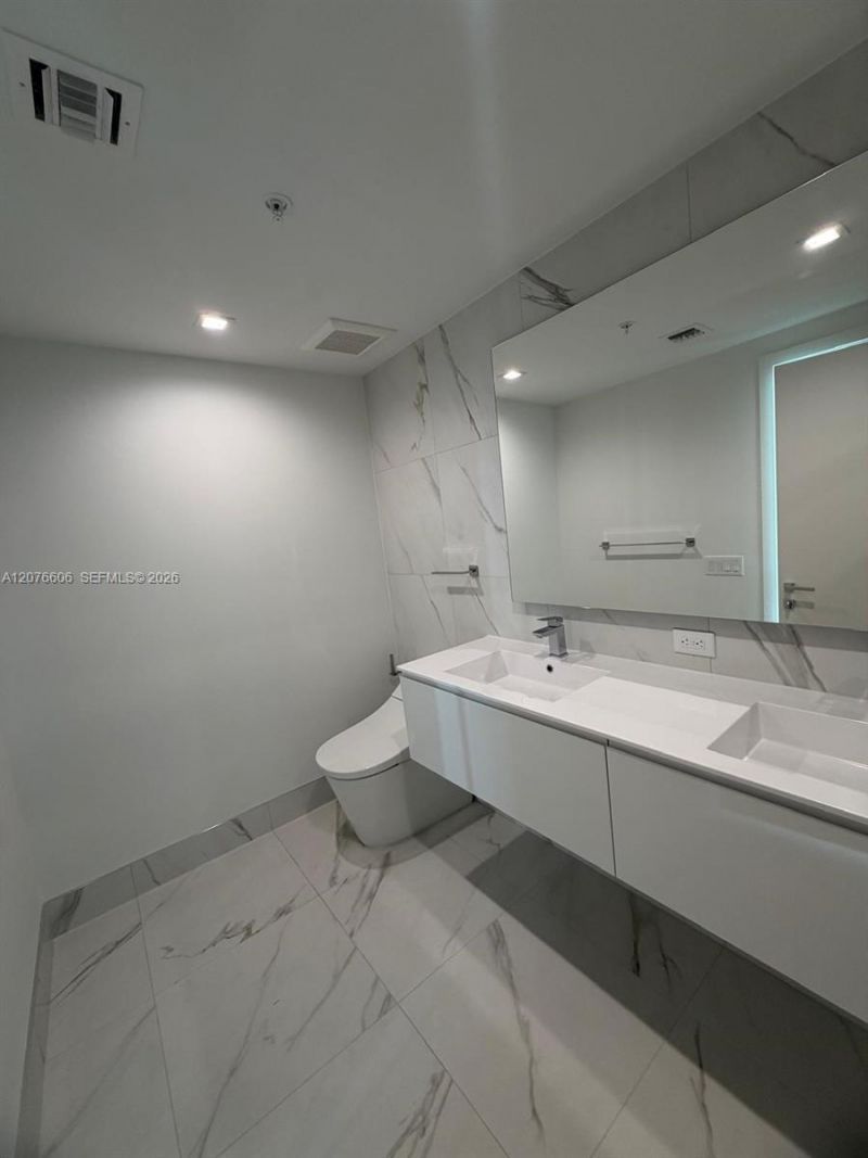 1170 E Hallandale Beach Blvd, Unit 607, Hallandale Beach, FL 33009 Photo
